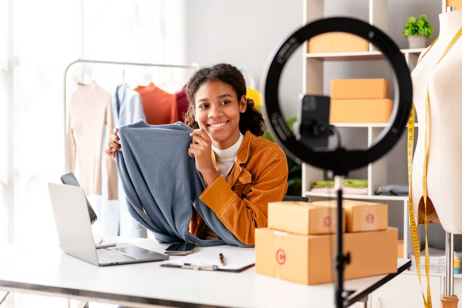 Jak wdrożyć model biznesowy dropshippingu