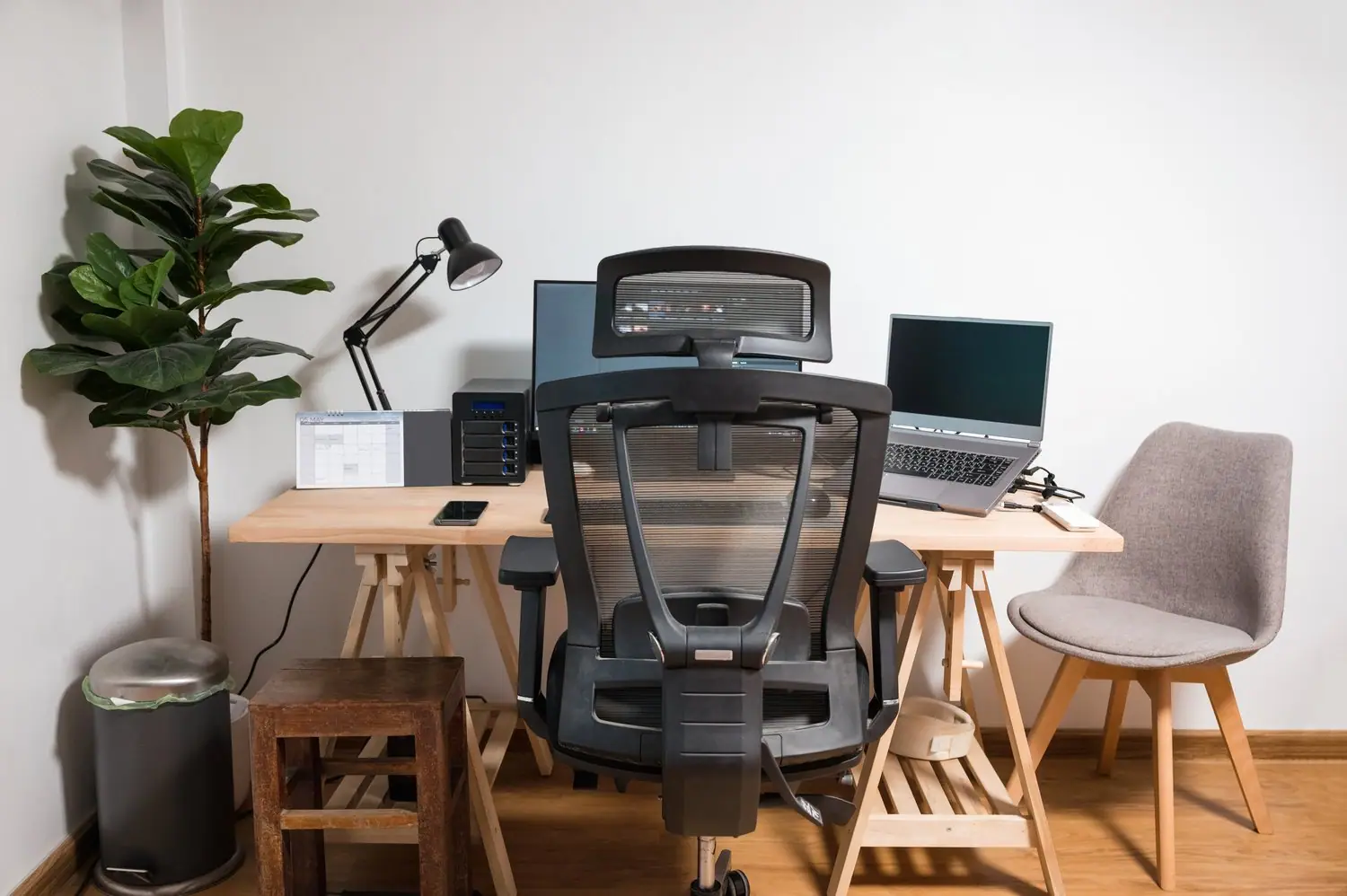 Jak zorganizować ergonomiczne stanowisko do pracy zdalnej